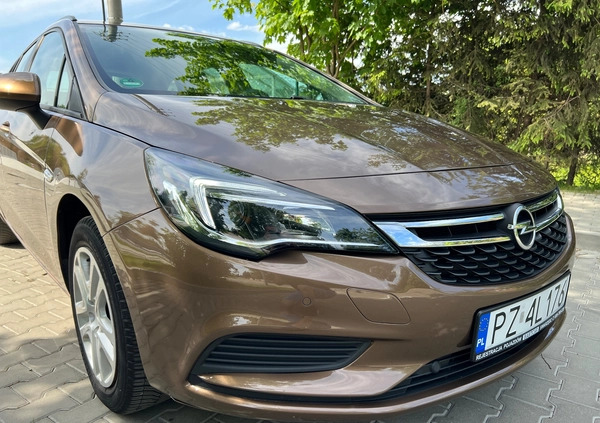 Opel Astra cena 47800 przebieg: 69292, rok produkcji 2016 z Swarzędz małe 326